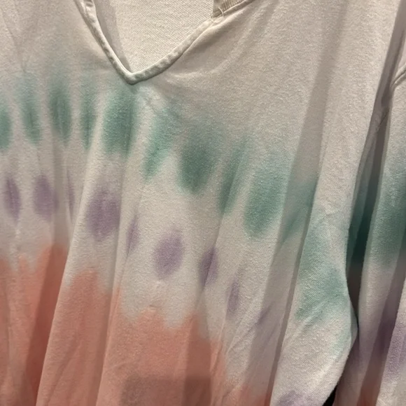 Torrid White , Peach and Green V-Neck Ombré Swearshirt 2X - Picture 4 of 6